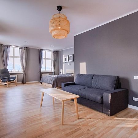Modern Apartment In Old Riga With A River View Exteriör bild