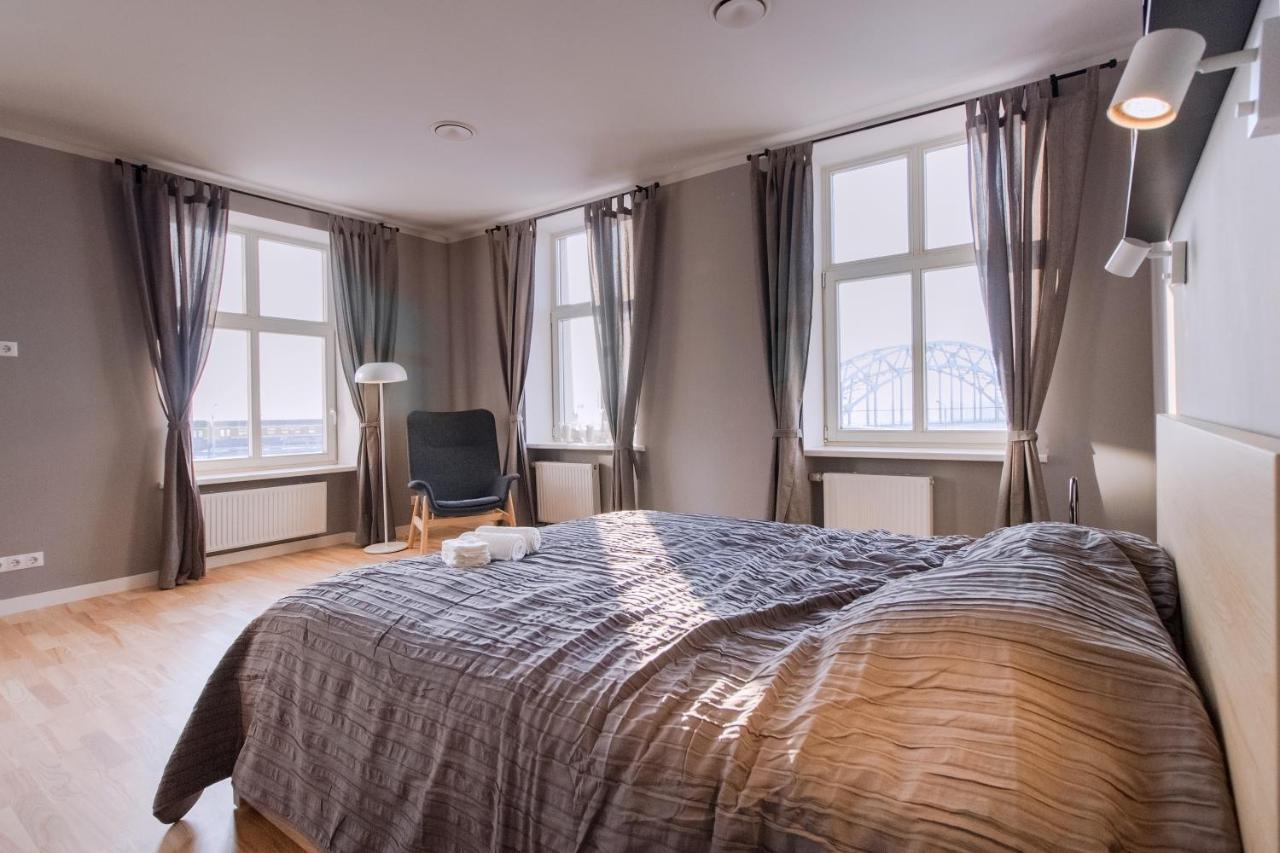 Modern Apartment In Old Riga With A River View Exteriör bild